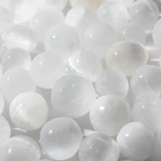 Pierres roulées en sélénite – polies à la main